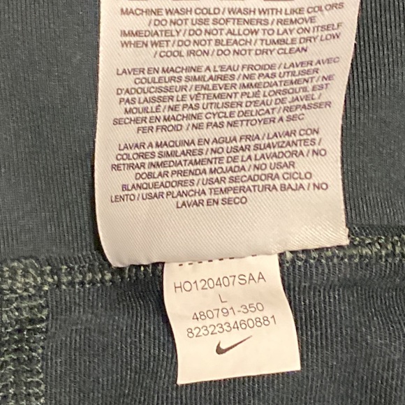 NIKE Tennis skirt size Large in black with gray trim. Built in shorts EUC - Picture 9 of 9